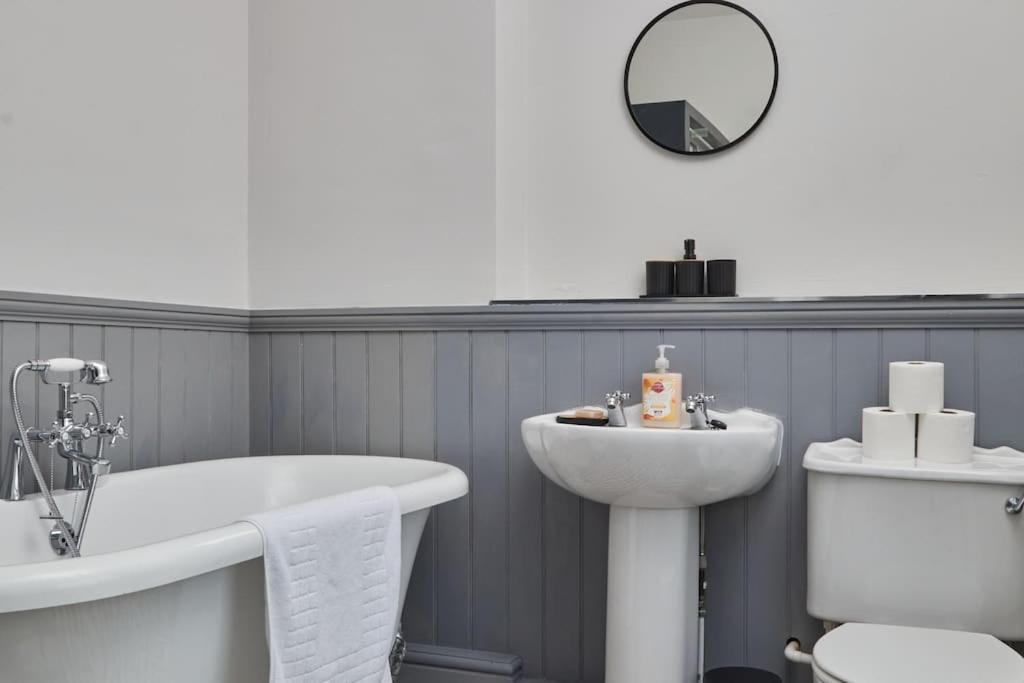 Cosy 3-Bedroom House In Seaham - Street Parking Buitenkant foto