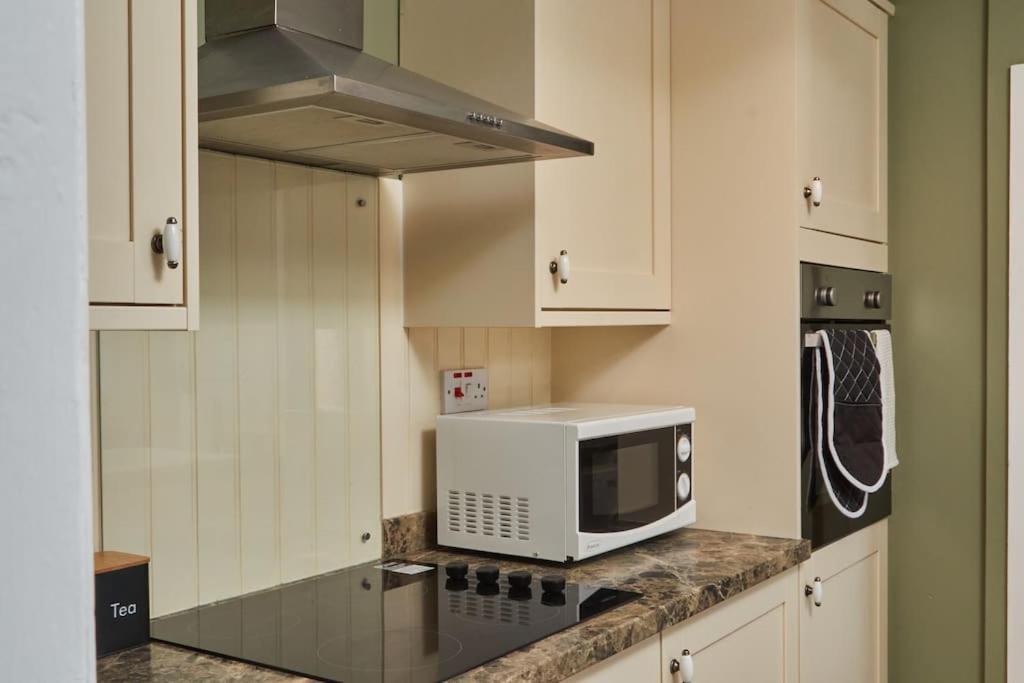 Cosy 3-Bedroom House In Seaham - Street Parking Buitenkant foto