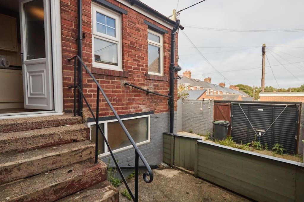 Cosy 3-Bedroom House In Seaham - Street Parking Buitenkant foto